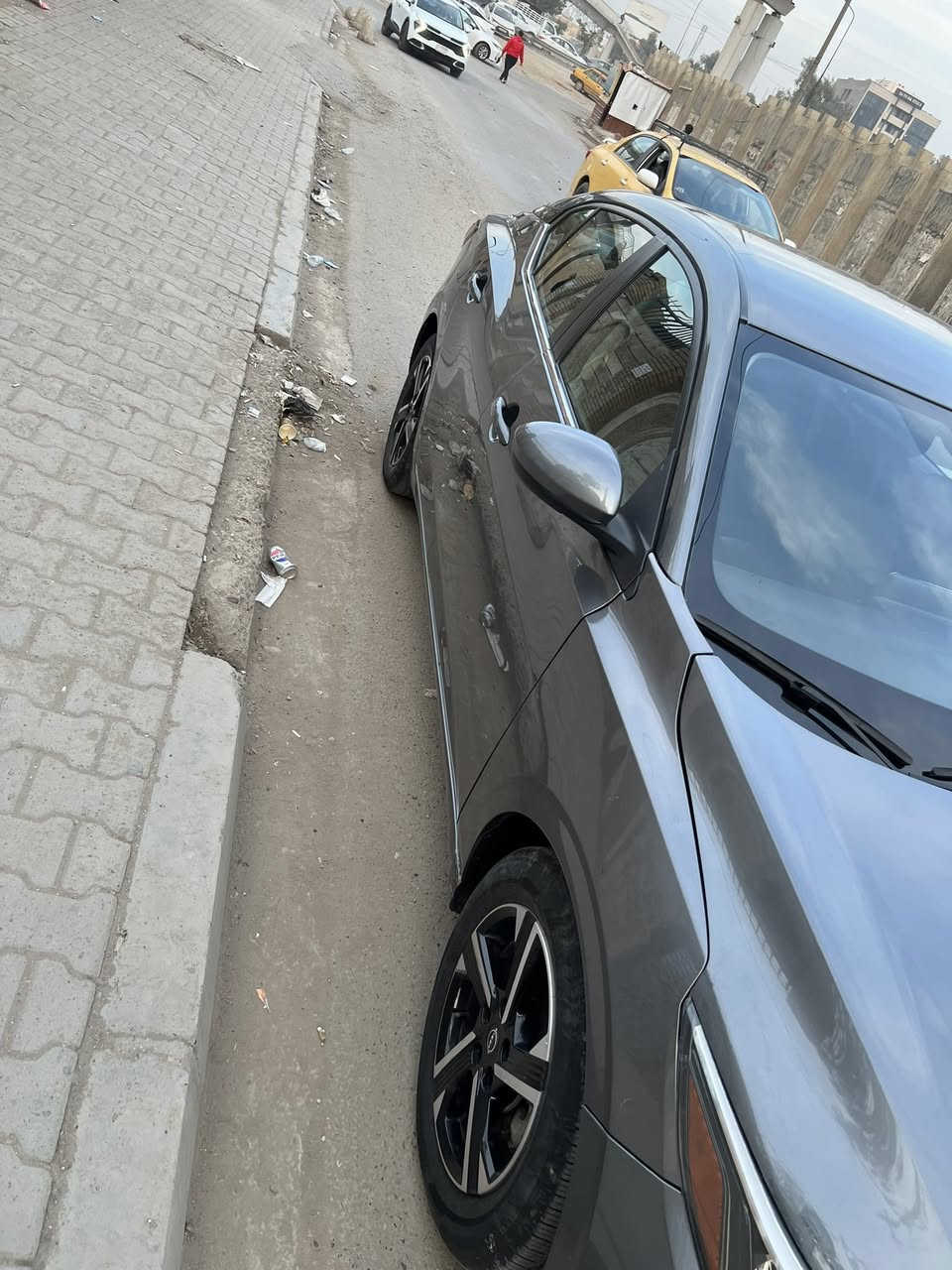 سلام عليك للبيع نيسان سنتره موديل 24سياره جديده جدا حادثه قطعه واحد تبديل جاملغ الأمامي فقط مكان السياره بغداد حي جامعه سعر 160
***********
