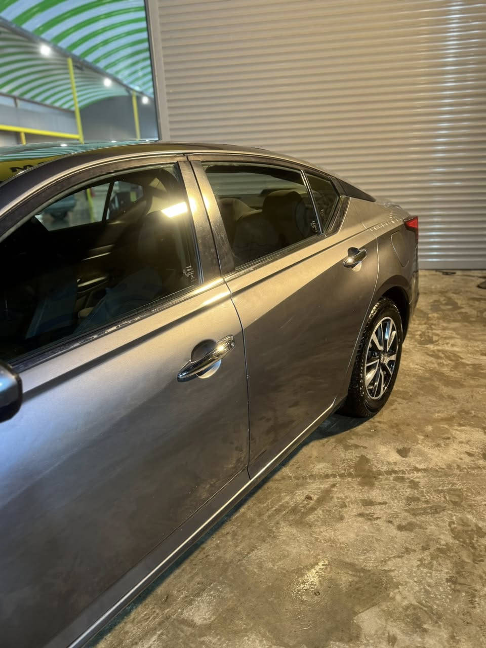 🚗 للبيع نيسان ألتيما 2020 🚗

وارد أمريكي / رقم بغداد  بأسمي شرط التحويل  رقم الدولي الجديد هزه وفحص  كله جديد 
محرك مكفول 🔧 / كير مكفول
تخم تايرات جديد مبدل قبل أسبوعين
باتري جديد
صدر ع الوكاله كامل 
ضربتها بنيد وجاملغ بدون دواخل    (باقي السيارة وكالة)
مواصفات السيارة:
محرك 2.5 لتر / 4 سلندر اقتصادي وقوي
شاشة لمس وسطية 8 إنج مع بلوتوث و USB وكار بلي 
كاميرا رجوع خلفية 
كشن جلد + كهرباء 
بصمه تشغل وبصمه ابواب
مثبت سرعه 
نظام أمان حديث (ABS / Airbags)
تصميم أنيق ورياضي بلون جويتي 
سيارة كاملة مكملة تجي تفحص وتشوف بعينك كعدتها حلوه وسيارة ما تصرف عليها كلشي 
مكان السياره بغداد السيدية
السعر١٣٢  وبيها مجال
‭٠٧٧٣ ٨٣٩ ٢٠٠٠
