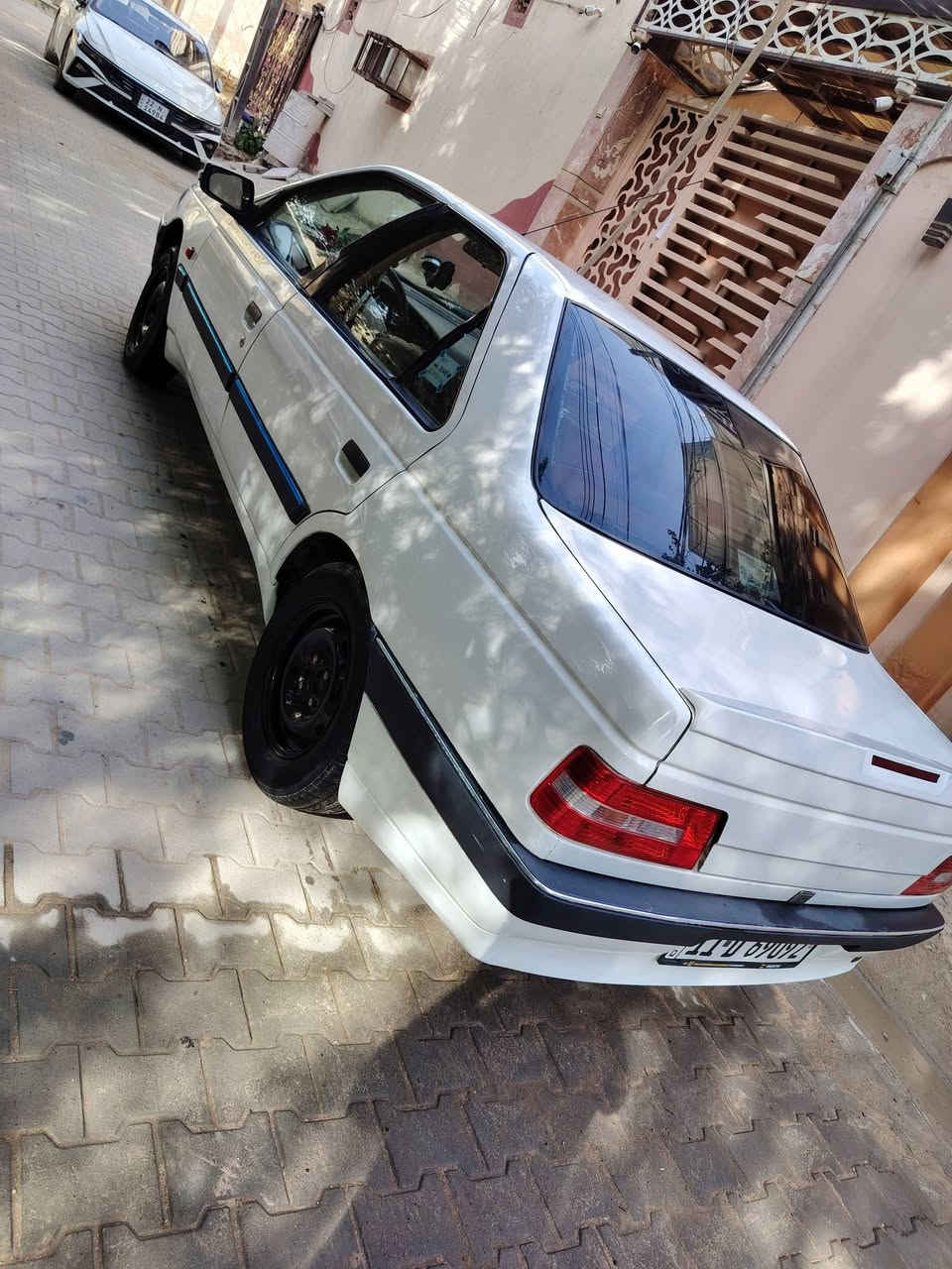 السلام عليكم بيجو 405 سياره جاهزه جاهزه كفاله بس بنيد طاير سياره مال جناي تاخذه وين متحب روح جديده ومصروف عليه رقم نكليزي سنويه ل30 سعره 44 وبيه مجال سياه احلا من صور كير مكينه كفاله ***********
