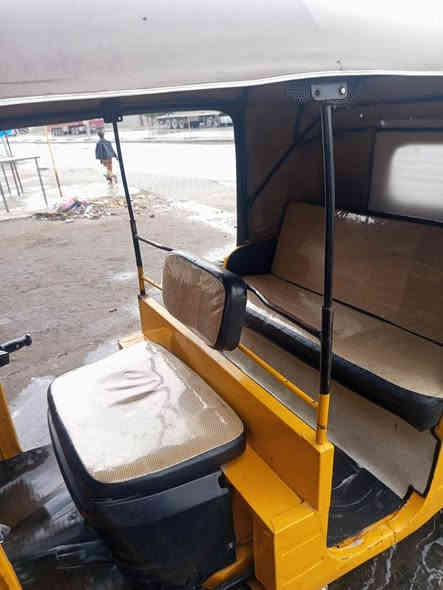 السلام عليكم تكتك 18 مصبوغه عام تكتك ترأي حلو تكتك نضيفه تحويل نفس اليوم رقم نكليزي شراي يتصل سعر  5200 وبيها مجال حك جيه شراي يتصل مكاني حي طارق القديم ‏‪***********‬‏
