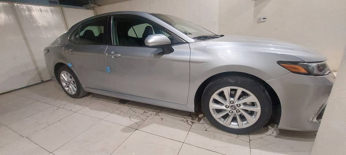 كامري بيها جاملغ وبونيد صبغ موديل ٢٠٢٤ ماشية ٢٣ الف كيلو السعر ٢١الف دولار مكان الفلوجة هزة ورقم  جديد *********** الفلوجة, الأنبار
