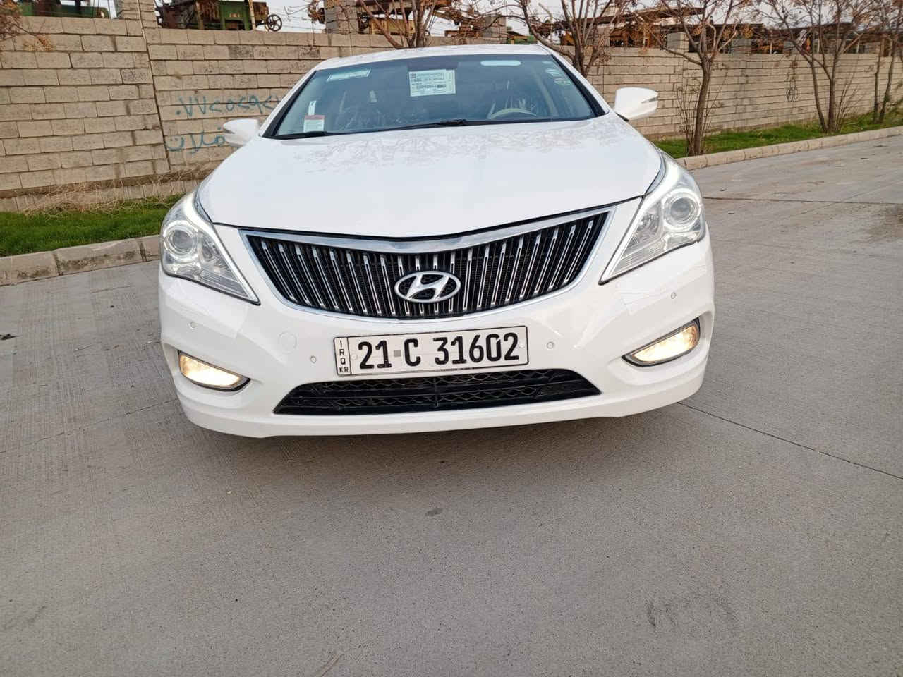 السلام عليكم للبيع هونداي ازيرا 2013 لون ابيض كفاله بدون صبغ بيه مكانين تعديل فقط فول مواصفات عدا لبانوراما ولبصمه كشنات جلد كشنات لامامي كهربائي كشنات تدفيه  بردات بالابواب برده خلفيه ويه لبك تنزل مرايات شفط  حساس امامي وخلفي ليد امامي ويل كروم يدات نيكل داخل بيجي تحكمات ستيرن بلوتوث تحكم لايت  مواصفات حلوه سياره كلش جديده وجاهزه من كلشي محرك 6سلندر حجم 3000مفتوح بشرط صوت وبخار كفاله كير ومحرك تبريد كله بشرط صدر تايرات كله جديد سيرفس كامل مسويله  سنويه ارقام كله جديد وبسمي تحويل بنفس ليوم مكان السياره #السليمانيه السعر ب127ومجاله كلش بسيط الشراي يخابر ***********
