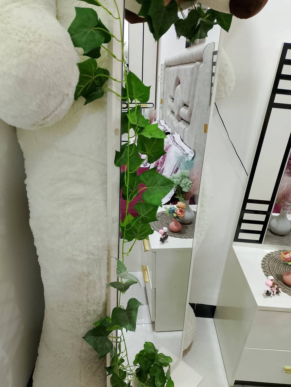 السلام عليكم عندي غرفة نوم تركي مستعمل قليل اخت الجديدة العنوان بغداد رقم التلفون *********** 
السعر مليون و100وبيهة مجال
