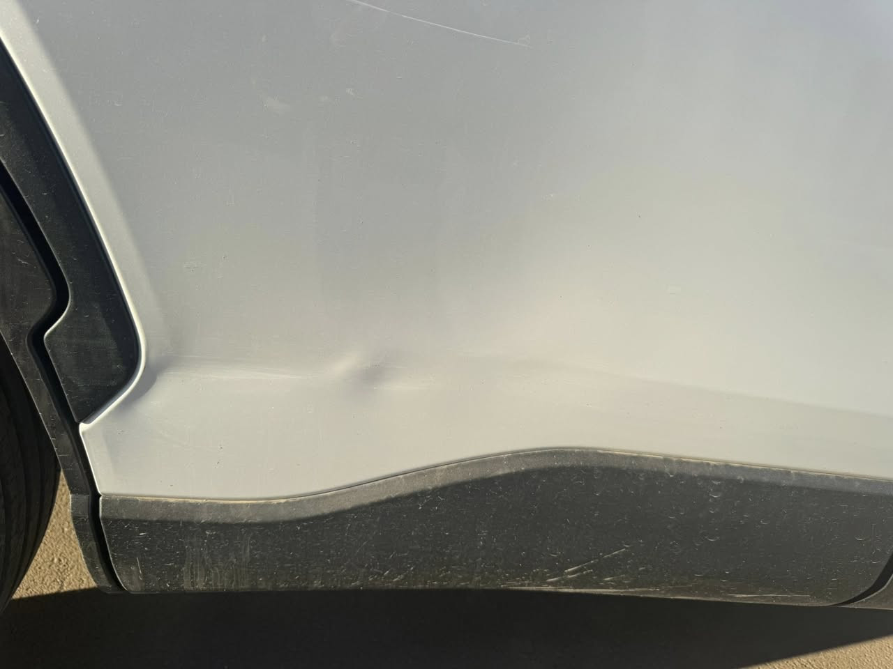 تويوتا فورتلندر موديل ٢٠٢٤
ماشية ١٤ الف 
كشن كهرباء 
جنطة كهرباء 
كشنات جلد
بيها طخه خفيفة موضحة بالصور الباب الخلف الراكب
مكان السيارة مجمع بدور بغداد او المنصور الدور السود 
***********
