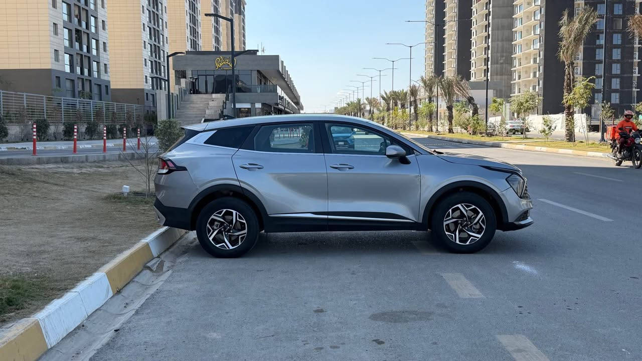 كيا سبورتج 2023 السعر 168 ورقه قفل 
وارد امريكي بانزين حادث جاملغ وبنيد فقط يعني قطعتين صبغ بدون دواخل ماشيه ٣٣ الف سياره جدا نضيفه رقم بغداد تحويل مباشر مكاني بغداد العامريه 
*********** بغداد, العراق
