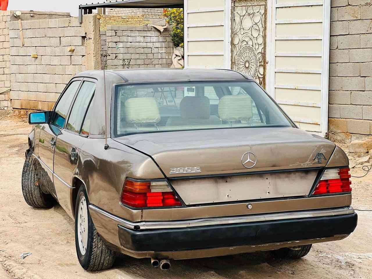 مارسدس دب موديل 1990 مكينه بلاديه رقم انكليزي بغداد باسمي السعر 60،$ مكانه السماوه للاستفسار ***********
