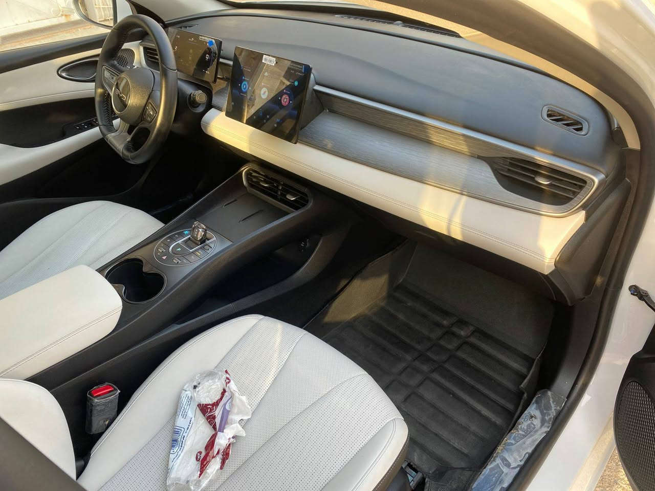 السلام عليكم 
بي اوي دي BYD موديل ٢٠٢٥ سيل 5 ماشيه ٣٠٠٠ كم للبيع على وضع الشركة  ، 
المكان بغداد  ، السعر  19.250 مليون مرقم بغداد وجاهز 
***********
