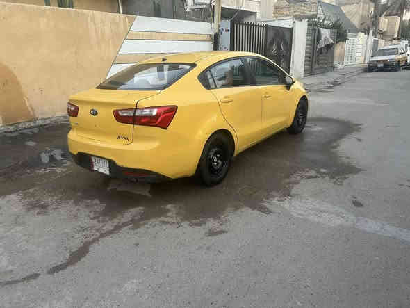 يالله سلام عليكم 
كيا ريو موديل ١٥ خليجي مكينه ١٦٠٠ دوش 

كاملة سيارة من كلشي بدون نقص مكينه كير تبريد صدر بجيس 

تخم تاير مدوشمه عام سيارة خليجي بدون حادث بدون أي حادث كفالة عارضها ٨٧ بيها مجال شي بسيط 

مكاني بغداد البياع 

***********
