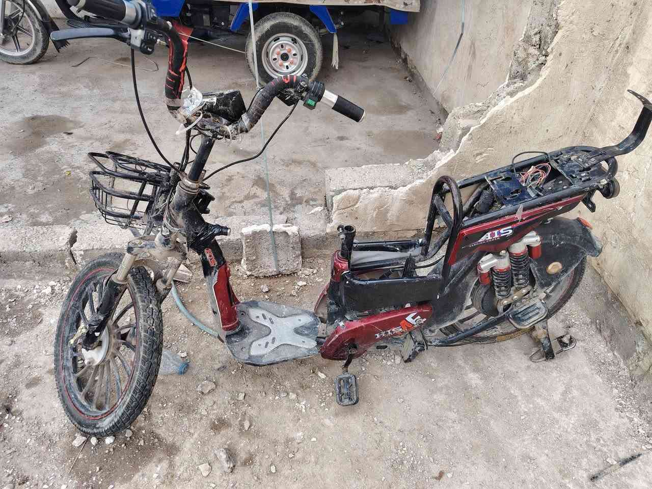 سلام عليكم للبيع شاصي مكسور بدون بطاريات تواير جدد ايفيدك كامل ابيعلك اتريد منه قطع ابيع شراي خابر او تدلل ***********
