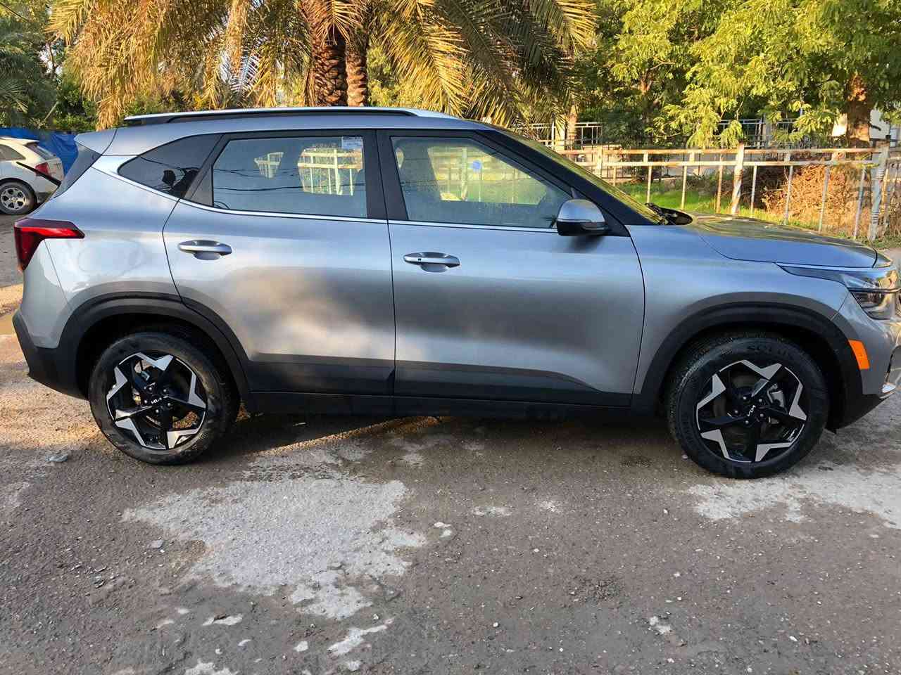 السلام عليكم
كيا سلتوز 
2024 
EX
الضرر بنيد مبدل بلادي  ومصبوغ 
محرك 2000 دوش 
نقطه عمياء 
تحديد مسار 
تدفئة كشنات 
قفل سرعة 
بصمة وتشغيل عن بعد 
نضام منحدرات 
درايڤ مود وبعد بيها مواصفات 
*********** اتصال 
*********** واتساب
