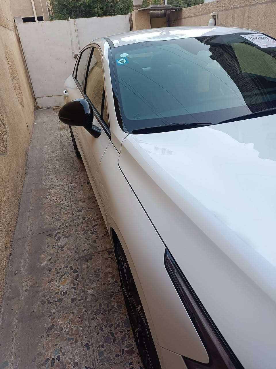 كيا k5 موديل ٢٠٢٥ رقم بغداد بأسمي اللون ابيض بدون ايرباك ماشية تقريبا ١٢ الف ميل فقط تبديل بنيد نفس اللون بدون ضرر شاصي ولا جاملغ حتى الدعامية نفسها التواصل مع رقم صاحب السيارة ***********
