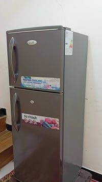 ثلاجة • ٨ قدم • نظيفه جداً