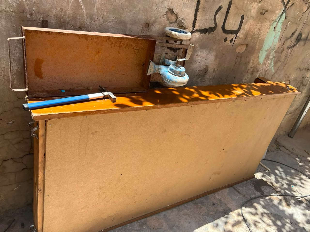 للبيع: جرباية خشب مستعملة بحالة جيدة جداً 🛏️
التفاصيل: النظافة واضحة بالصور، الخشب قوي ومتين وجاهزة للاستخدام.
 الموقع: كربلاء
 للتواصل والاستفسار: *********** (متواجد اتصال أو واتساب)
