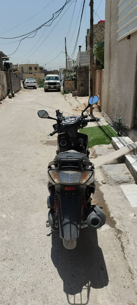 سكنس فحل موديل 2010 مفوله اي نقص مابيها بلادي كدامكم محرك برغي ما مفتوح بيها سعر 850 وبيها مجال ***********
