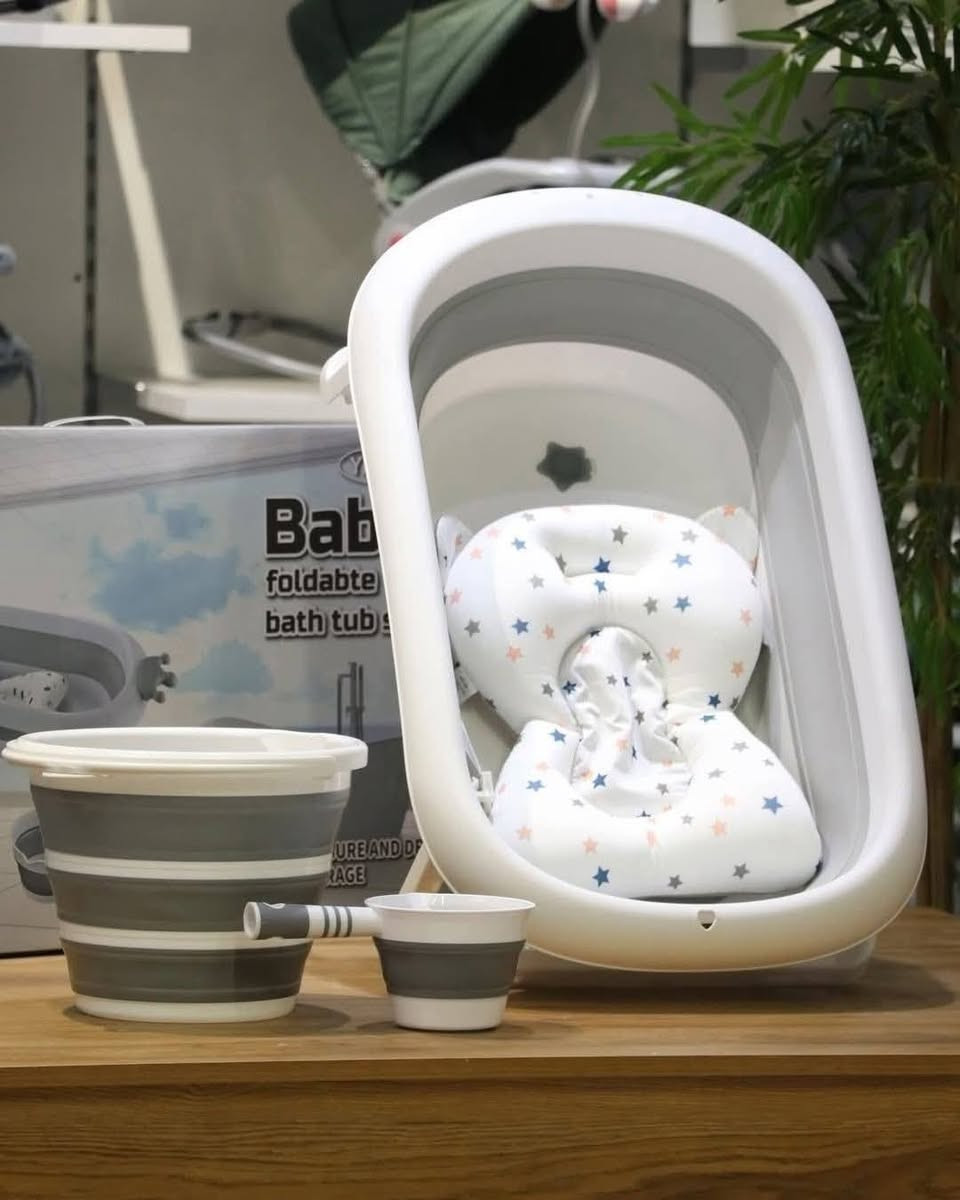طقم بانيو 🛀  إستحمام قابل للطي مكون من 4 قطع مميزة 🩶

1️⃣ - حوض (بانيو ) استحمام قابل للطي 🛀 
2️⃣ - وسادة استحمام تساعدك على الإستحمام و تحمي طفل من الإنزلاق 
3️⃣ - سطل ماء قابل للطي 
4️⃣ - كيلة(طاسة) ماء قابل للطي لتسهيل سكب ماء 💧
ياتي مع مقياس لقياس حرارة الماء


**إذا كنت صاحب هذا الإعلان وتريد حذفه لأي سبب، رجاءا أرسل رسالة إلى الدعم الفني**