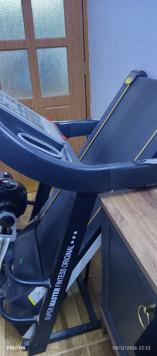 للبيع جهاز مشي (Treadmill) مع حزام هزاز
يا شباب الجهاز نظيف وهيكله قوي، بس بي ملاحظة وحدة حتى أكون صريح وياكم:

الحزام الهزاز: شغال طبيعي 100% وما بي أي مشكلة.

المشي: الجهاز يشتغل ويتحرك بس ورا 20 ثانية بالضبط يفصل (يطفي برمجياً).

الحالة: المطور والميكانيك مالته سليمات جداً، والخلل محصور بالبرمجة أو بورد الشاشة فقط.

موجود خاصية MP3 تشغيل الاغاني

البيع على وضع الحاضر للي يعرف يصلحه أو يستفاد من الهزاز مالته.

السعر: [125 الف بيها مجال]

الرقم: [***********] آسيا
