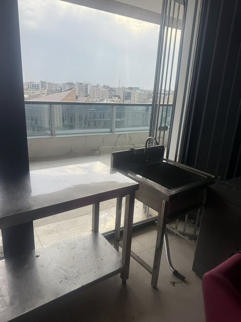 سنك وميز لبيع***********
