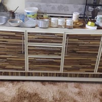 كاونتر مترتين ونص مسويله سنك من الجهه اليسره كلش نضيف السعر ١٢٥ وبي مج...