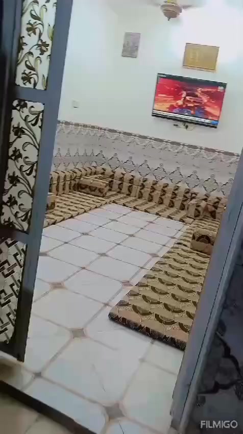 دار للبيع مثل ماواضح البيت زراعي طابوق والأساس شيش بي غرفتين وصاله ومطبخ ومناور اثنين وصحيات مشترك مطبك بورسلين ارضي وجداري الطابق الثاني بي غرفه ثالثه عوزهها سقف بي طابق ثالث فرمستون عوزه اربع سوف فرمستون ويسكفن البيت اول فرع بستان سيد كريم وضمن حدود البلديه الاستفسار ***********
