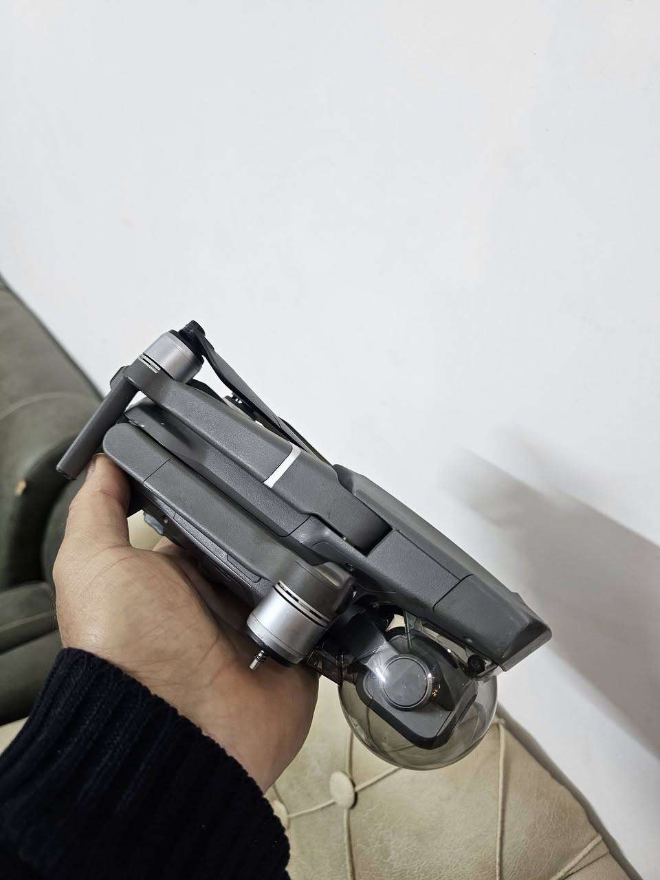 مافيك 2برو مع كامل ملحقات طياره حلو نضيفه جداً سعره مناسب ٧٠٠ الف نهايته***********
