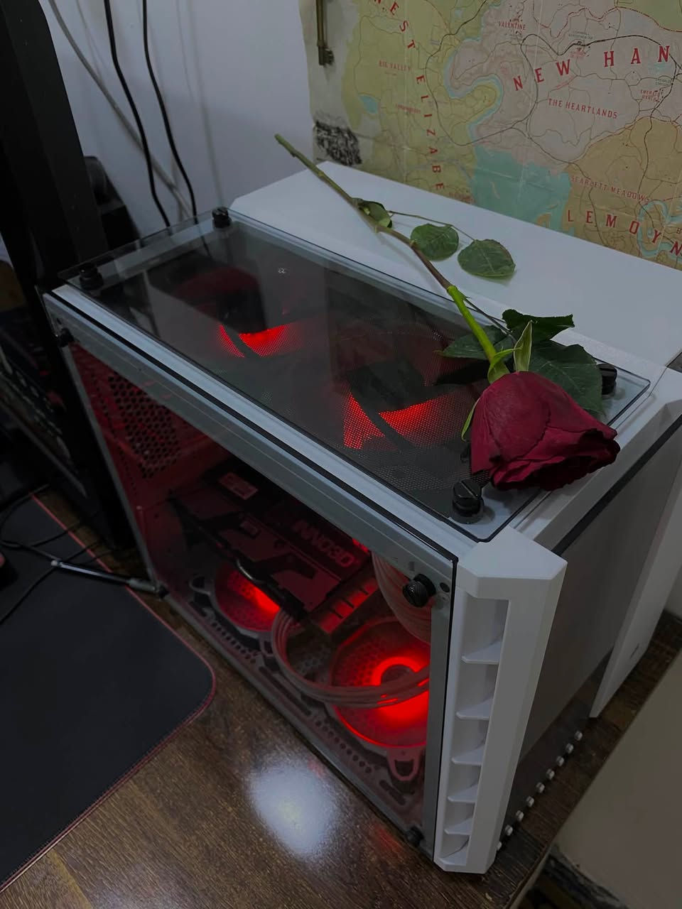 PC Gaming للبيع
تشد وتلعب

المواصفات:

* المعالج: i5-10400F
* المذربورد: ASUS H510 Aura Sync
* كرت الشاشة: GTX 1660 Ti 6GB Inno3D
* الرام: 16GB T-Force 3200MHz White
* التخزين: M.2 Lexar 500GB (3000MB/s)
* SSD Kingspace 500GB
* HDD WD Blue 1TB
* الباور سبلاي: Cooler Master 500W
* 6 مراوح Lian Li Aluminum
* Custom Cable Mod White للكرت والمذربورد

* الكيس: Corsair 280X White

جميع القطع الأساسية مستعملة استخدام نظيف وما بيها أي تصليح أو تبديل.

الكراتين المتوفرة:
* الكرت
* البورد
* الرامات
* الباور سبلاي
* الـ M.2
* الفانات
ملحقات إضافية بلاش مع الحاسبة.
السعر: 780,000 دينار 

للتواصل: ***********
