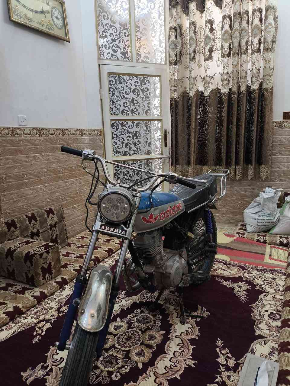 السلام عليكم دراجه اربعه كير كلك للبيع غراض ارشه مكينه ما شاء الله شلعه ومعدل لا تنقيص لا تبخير  الدراجه كامله لايت وضفيره عوزهه بس باتري سعر الدراجه 290 الف قفل المكان نجف رقم ***********
