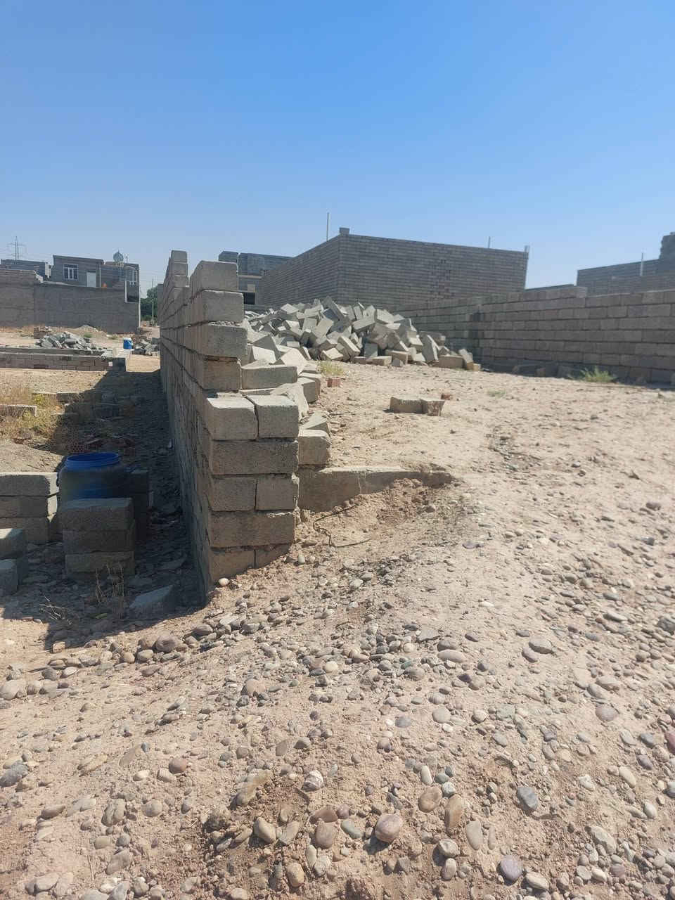 بتلو البيع في البهراط المساحة 125مبني فوق البتلو الف مضغوط والفين ليزري وصله كهرباء ***********
