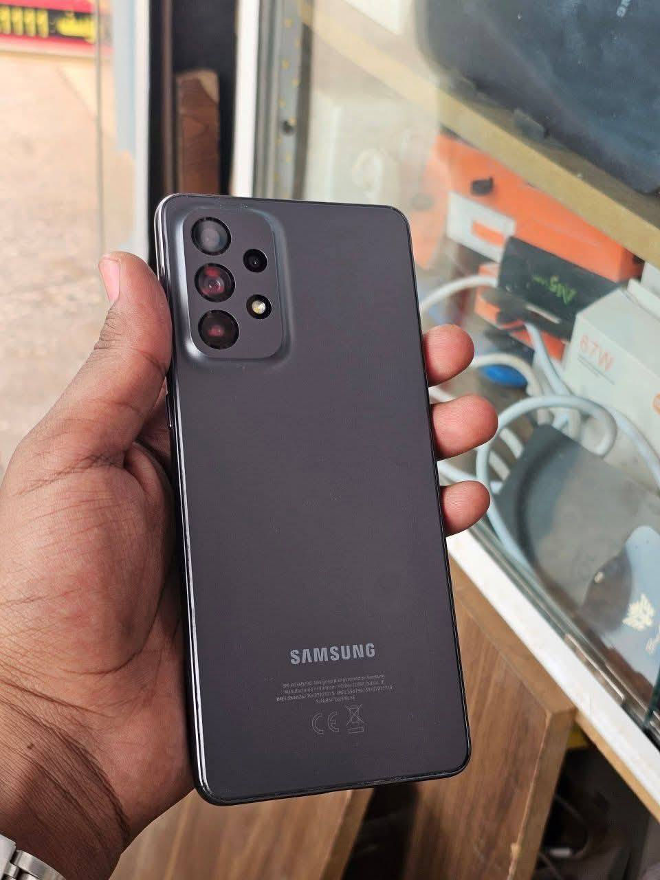 للبيع: Samsung A73 5G (أخو الجديد) 
• ​الذاكرة: 256 جيجابايت.
• ​الرام: 8 جيجا.
• ​النظافة: إستعمال قليل جداً ونظيف بحالة الوكالة.
• ​البطارية: ممتازة جداً وتدوم وقت طويل (غير متعبة).
• ​الملحقات: كامل غراضه الأصلية ويا الكرتونة.
​💵 السعر: 250 ألف دينار .
📍 الموقع: [ بابل - المحاويل ]
📥 للتواصل: يرجى المراسلة على الخاص أو الاتصال: [رقم الواتساب *********** ]
