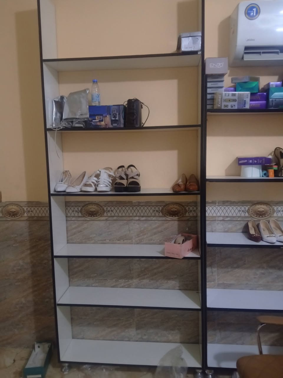 رف عدد ثنين للبيع للاستفسار*********** العنوان بغداد الغزاليه
