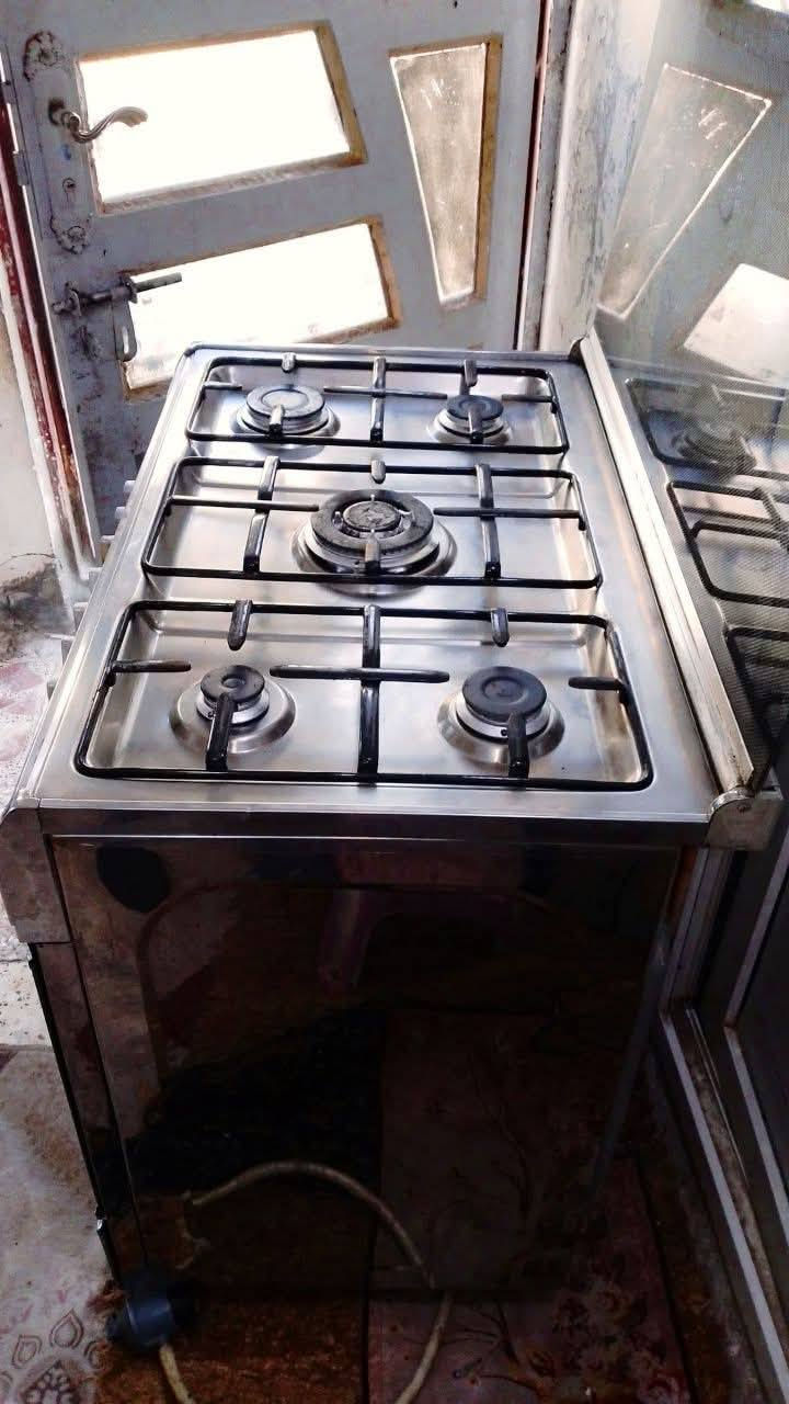 طباخ كريازي مصري شغال كله علفحص وكلش نظيف سعره 160 مكانه نجف حي الرحمه رقم الموبايل ***********
