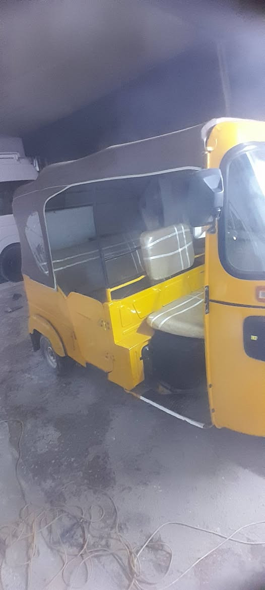 سلام عليكم تكتك للبيع موديل 22 كفاله عامه مرقمه بغداد للعنوان بغداد الهاتف***********
