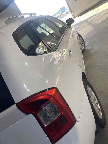 كيا كارنز  خليجي فول مواصفات مكينه ٢٠٠٠ بيها قطعتين صبغ مكاني بغداد راشديه السعر ١٢٢ وبيها مجال بسيط ٧ راكب ***********
موديل ٢٠١٢
