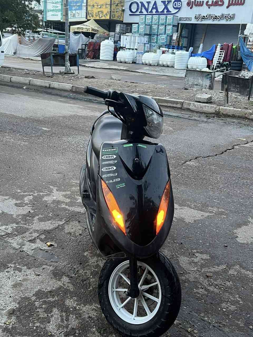 سلام عليكم ماكس 120 للبيع كلشي بيها بلادي المكينه ممفتوحه الدراجه تخبل شلعه ومعدل المكان بغداد كم ساره رقمي *********** السعر 550 وبيها مجال
