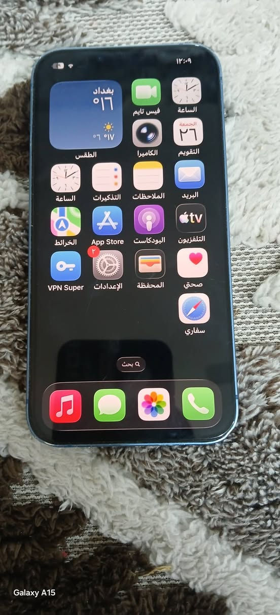 جهاز ايفون 13 عادي كلش نضيف نضافة مالتة فول بطاريتة 84 وذاكرتة 128السعر 450 الف وبي مجال حك الجية رقم ***********
