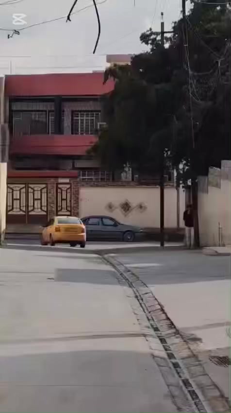 دار للبيع
المساحة 50 متر 
الواجهة 5 أمتار 
......،،،،،،.......,,,,,,......
♦️#مواصفات الدار
اربع غرف طابقين 🪟🚪
صحيات 🚾 ومطبخ 🛁🚿
 نظيف جدا مرتب جاهز للسكن 🆕

......،،،،،.......،،،،،
سند طابو📑ملك صرف 📃   شرط التحويل 
........
♦️ السعر : 47 مليون وقابل للتفاوض 
......
⬅️عنوان البيت
موصل الأيمن 
حي المطاحن خلف مصرف الجزيرة وقرب مدرسة ذات النطاقين 

♦️ للاستفسار الاتصال📲 على الارقام التالية 
***********
***********
