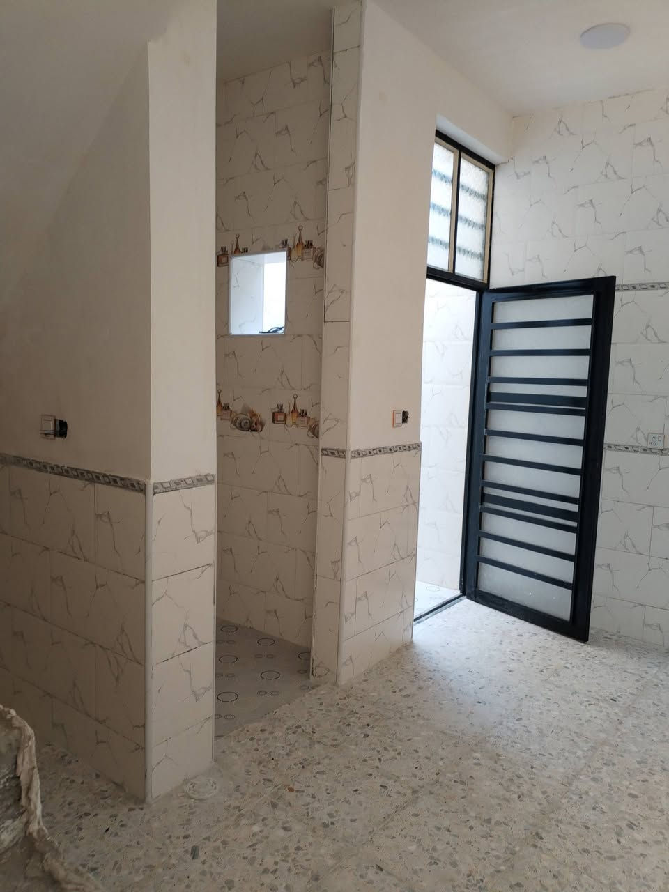 سلام عليكم بيت للبيع طابو زراعي سند 25 المساحه ٥٠ متر العنوان عبيدي شارع عشرين كاع خالد سلوم السعر ٥٣ وبي مجال ***********
