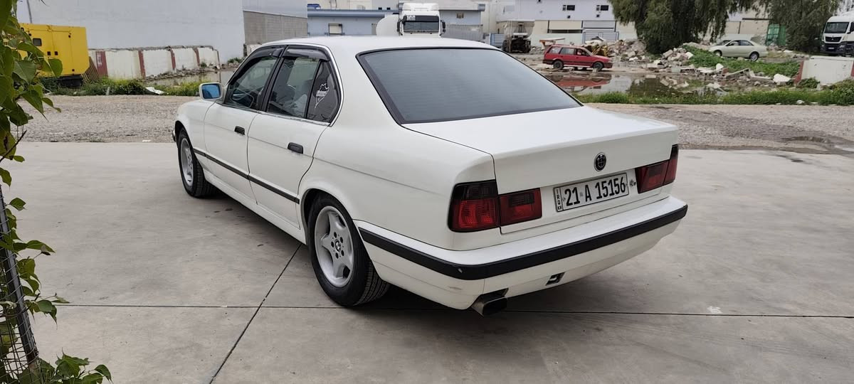 سلام عليكم للبيع بي ام حجم 520 موديل 91 محرك كبس گير عادي جامات كهربائي  سنويه جديد ل29 گير محرك بشرط حداديات جديد تخم تاير جديد كهربائيات كله يشتغل سعر 48
عنوان كلار 
لتواصل ***********

بو فروشتن بي ام 520موديل 91 مه كينه كه بس گير عادي سه نه ويه تا 29تازه يه تاخم پيش ودواي تازه يه جوار تايه تازه كاره بايي هه موو ئيش ئه كا سلايته نر خي 48
له كه لاره

***********
