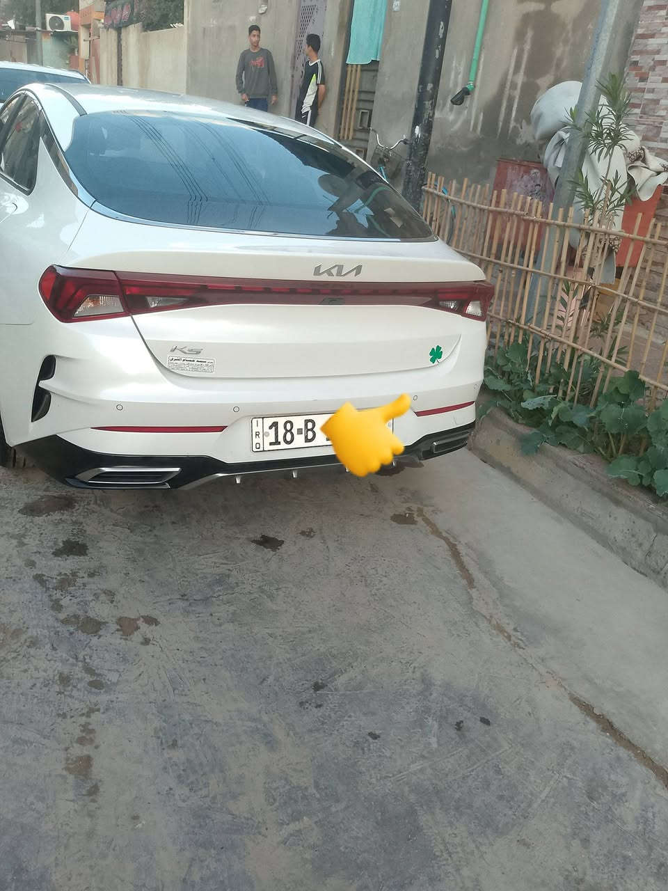 السلام عليكم سياره k5 موديل 22 سياره وراد كوري بيعه بس السندوك صبغ بدون ضربه بدون فتح  سياره كامله مكمله من كلشي ماشيه 36   السعر 185 مكاني بصره رقم الهاتف ***********
