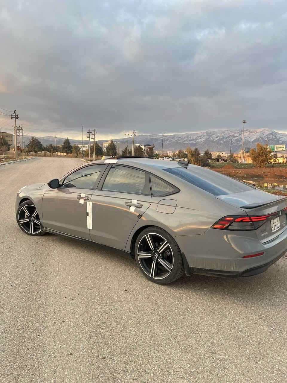 مرخصت الادمن
سلام عليكم  اخواني اخواتي 
هوندا اكورد   موديل2024    فول مواصفات 
السعر😱165$فقط
مكينه20+هايبرد
سياره مرقمه اربيل كل شي جاهز رقم سنويه هزه كله جديد
مكفوله من دواخل  بدون ايرباكات شرط
الصبغ   /اثر شخط صغيره انطيك حزام شرط داعامياات بلاديه رقم شاصي السياره موجود بل صور شوف الحادث 
استفسار عن واتساب او رقم هاتف ***********
