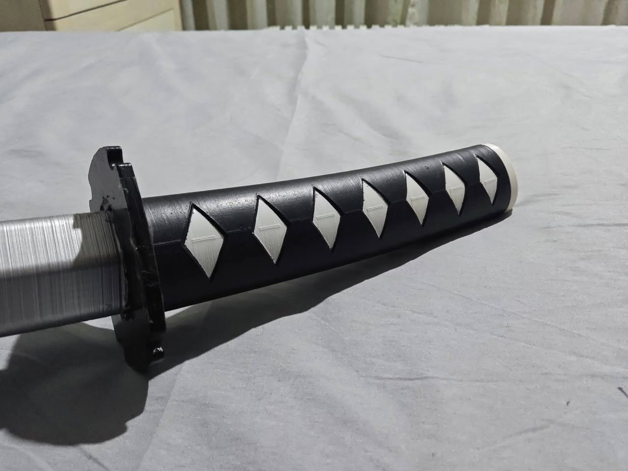 سيف كاتانا ياباني السعر 12 الف
بلاستيك قوي ثقيل مع ستاند للحائط
بيه طعجة بأحد جوانب النصل موضحه بالصورة، ما مأثره عليه

متوفر توصيل


**إذا كنت صاحب هذا الإعلان وتريد حذفه لأي سبب، رجاءا أرسل رسالة إلى الدعم الفني**