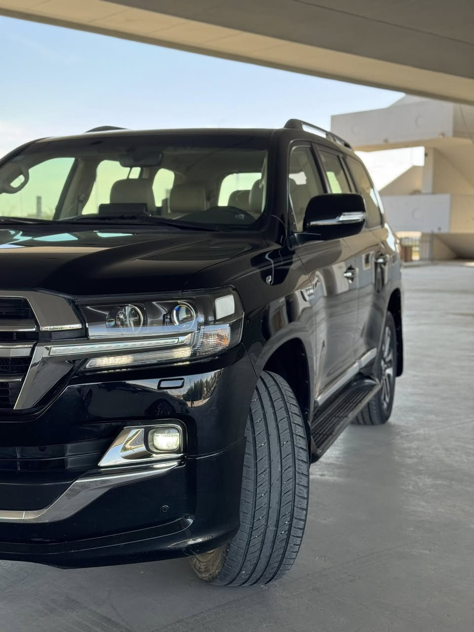 يالله من رخصه الادمن لاندكروز موديل 2019شركه ساز كراند تورنك
 فول مواصفات محرك 4000الف سياره جاهزه اي نقص مابيه تخم تاير محرك والكير كفاله عامه سياره جديده كلش بيه ملاحظه فقط جاملغ الخلفي بيه صبغ بدون دواخل وراح انشر سوناره وياه ماشيه 127الف وبأسمي شخصياا السعر المطلوب 480ورقه وبيه مجال للشراي مكان السياره السيديه وهذا رقمي ***********
