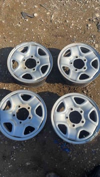 ویلی شورتەی مۆنیکا بۆ فرۆشتن  بێ درز و خواری و تەقیوی 07741592023