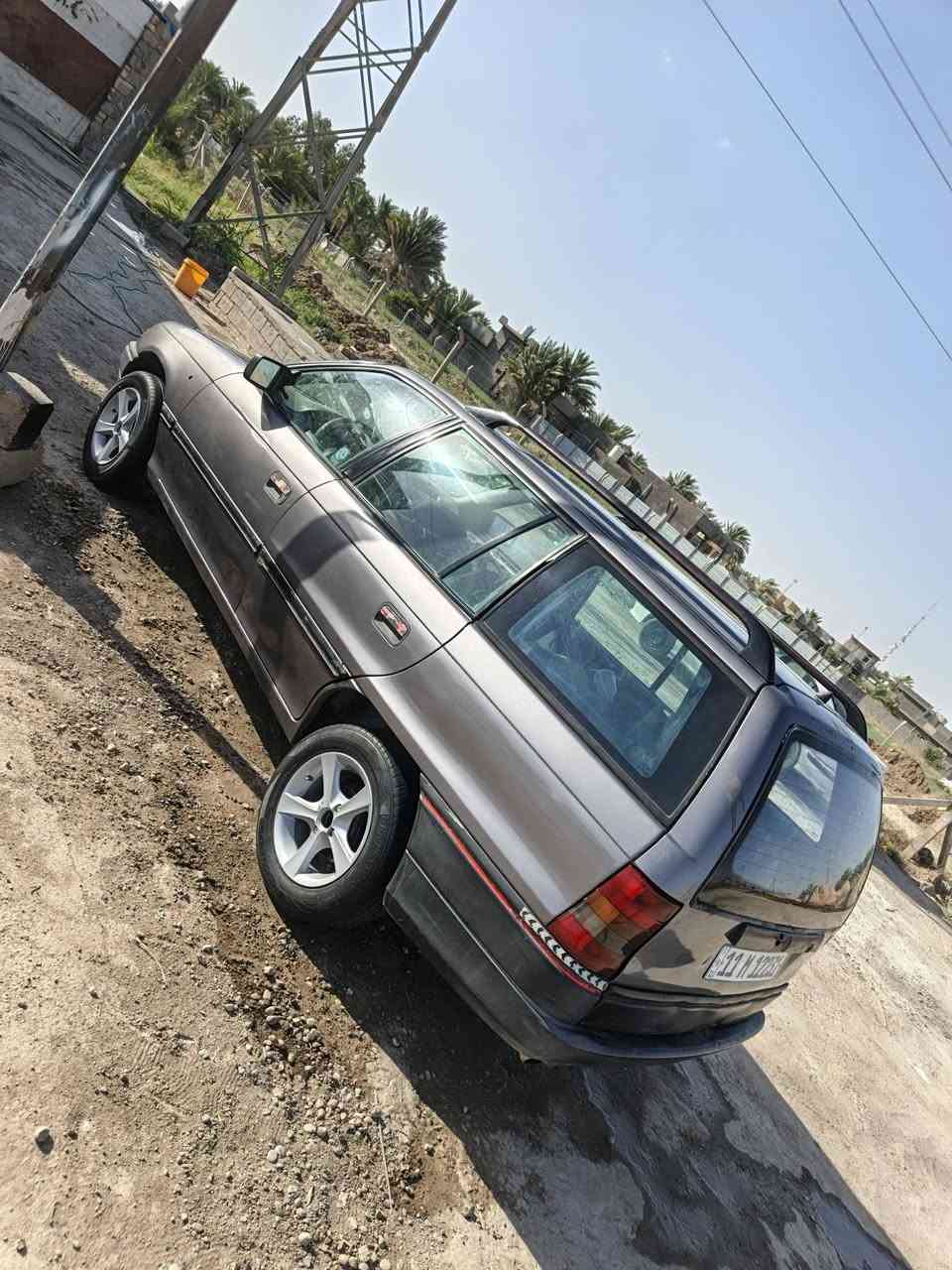 سلام عليكم استره للبيع موديل 93 
رقم بغداد
السعر 33وبيهه مجال
***********
