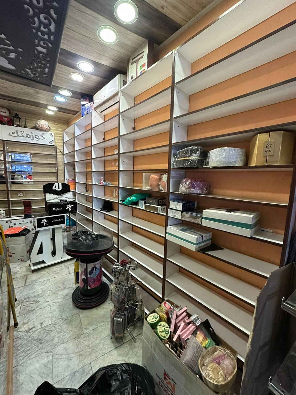 #للبيع
#رفوف_محل + #فاترينات_جام_عدد_2
#العنوان/ #بغداد_حي_القاهره ☎️
***********
