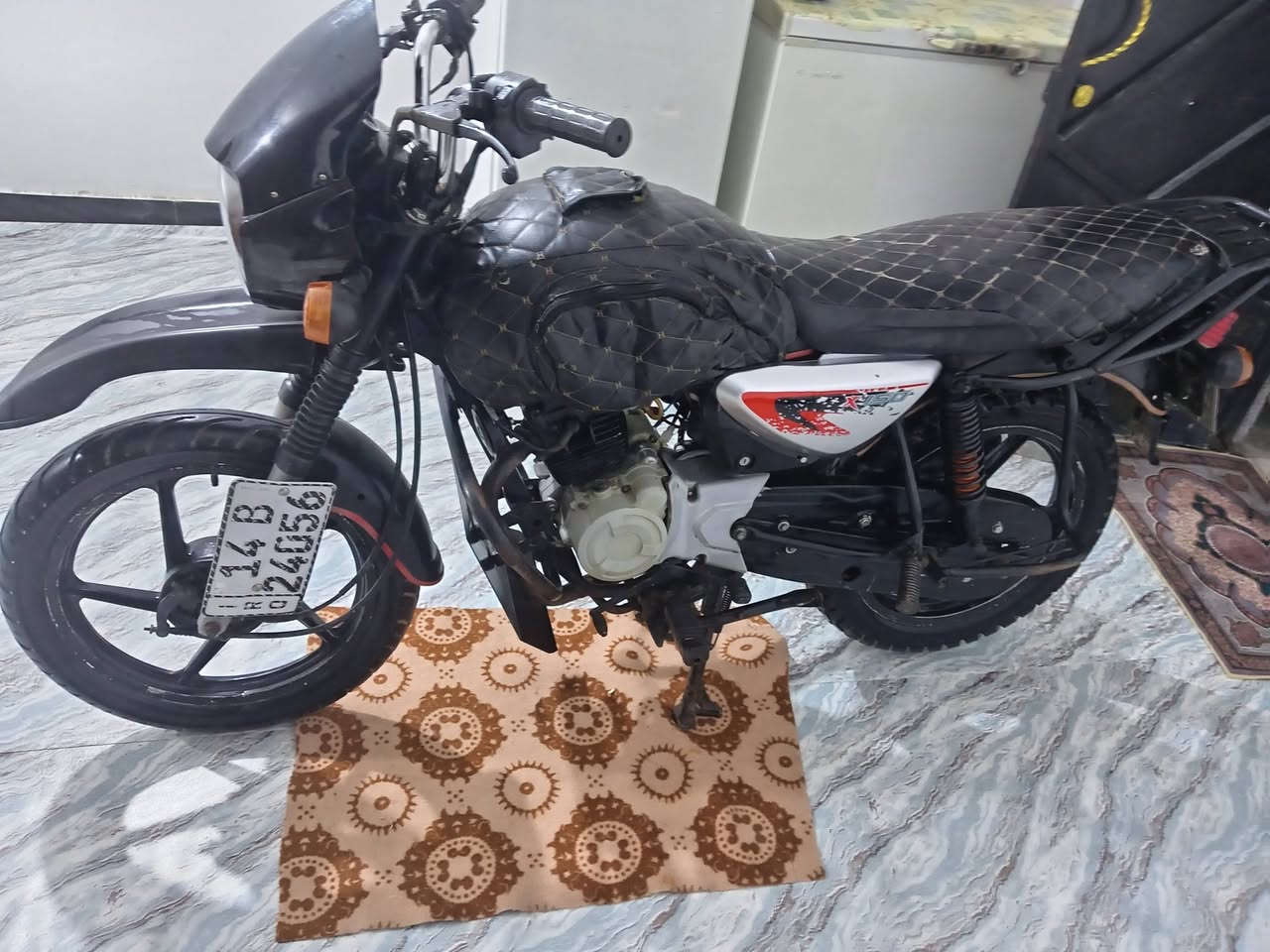 سلام عليكم شباب دراجه بوكسر فحل البيع مديل 18 رقم سنويه كلشي شغال كهربايات نضيفه كلشي ما ناقصه دكت سلف  مكاني بصره كرمه
سعر1500 
***********
