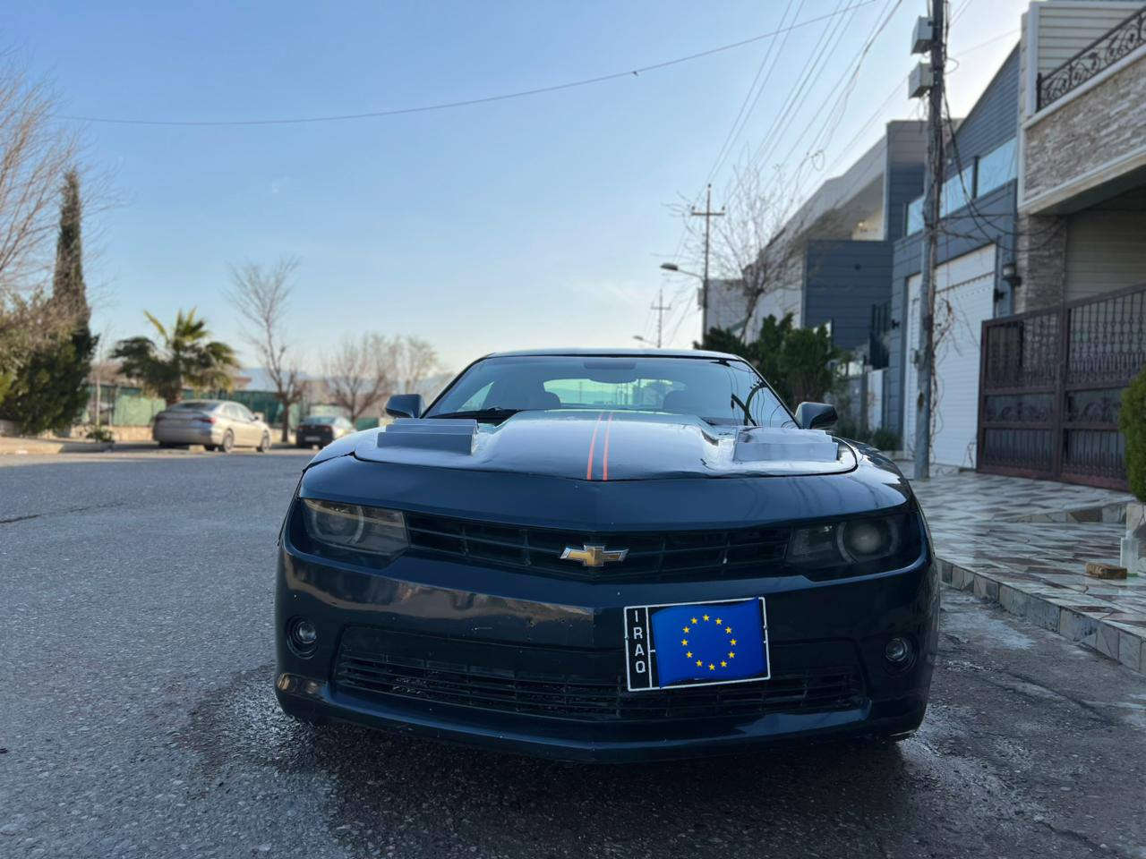 بە ناوی خوا
شیڤرۆلێت کامارۆ
2014
ڕەنگی نیلی
شەش پستۆنی دۆستی گیرفان و موتعە و بێ موشکیلەیی
مەنەفێستە
سەیارەیەکی تا بڵێی جوان و کەشخە و گەنجانەیە
بە شەرتی موس و بڕاوە و هەموو کەفالەتێکی مەدەنی ئەکەم
***********
چوار تایەی لۆکی لە ژێرایە
نرخی 56 گەڵا و مامەڵەیەکی برایانە 
پارەی شاهینەیەکی بڕاوە نیە 
لە سلێمانیم ، 
موشتەری نیت ڕەحمەتت لێ بێ نە سەری خۆ و بێشێنە نە من السليمانية, العراق
