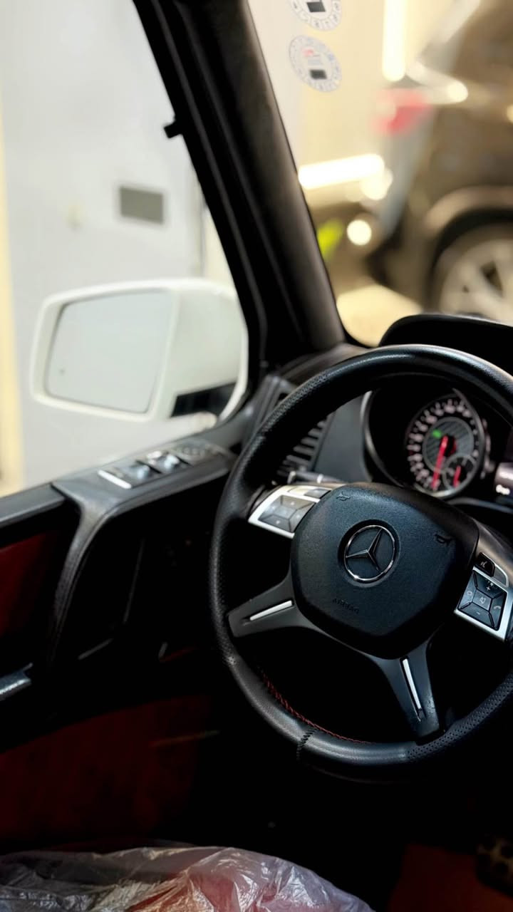 � فرصة لا تعوض – 
Mercedes-Benz G 63 AMG
 🔥

موديل 2016
ماشي 67,000 الف فقط (استعمال خفيف)

لون أبيض لؤلؤي
وارد خليجي

💪 محرك 5.5 V8 توين تيربو – 563 حصان
🚀 عوادم جانبية AMG بصوت رياضي مميز
🎯 رادار أمامي مدمج داخل الدعامية
🛋 كشنات حار / بارد   جلد فاخر بحالة ممتاز
☀ فتحة سقف
📷 كاميرا خلفية + حساسات أمامي وخلفي
🛞 رنكات AMG سود + كليبرات حمراء
 نظام صوتي فاخر Harman/Kardon

✨ السيارة جداً جداً نظيفة – استخدام شخصي – جاهزة للفحص بأي مكان
🚨 سيارة بهالحالة والممشى نادره بالسوق

📍الموقع: أربيل
📞 ***********
💰 السعر يُذكر عند الاتصال (للمهتمين فقط) أربيل, العراق
