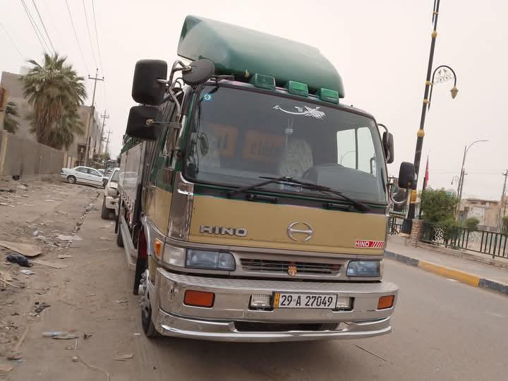 هينو فحل ٨ برغي  سته وربع ابلاد مكينه مامفتوحه ٨ عادي خطين  تخم تاير جديد   ما معلايه سياره جاهزه للعمل سياره جديده ***********
