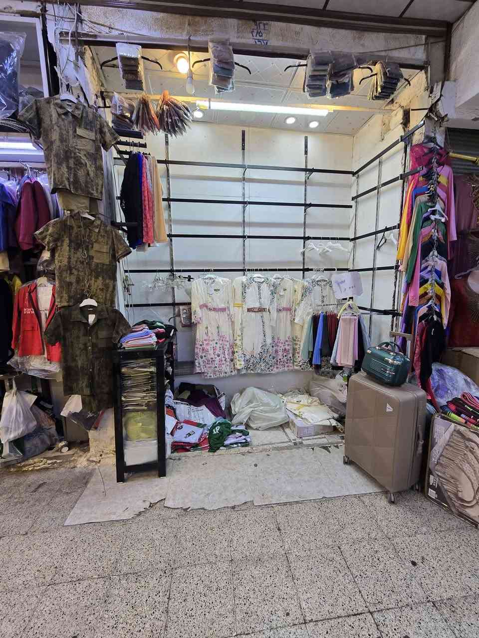 للايجار ...
محل صغير داخل قيصريه في سوق النبي يونس قرب عماره سهل نينوى الإيجار الشهري ٢٥٠ الف شهريا شامل كهرباء وماء.

للاستفسار ***********
