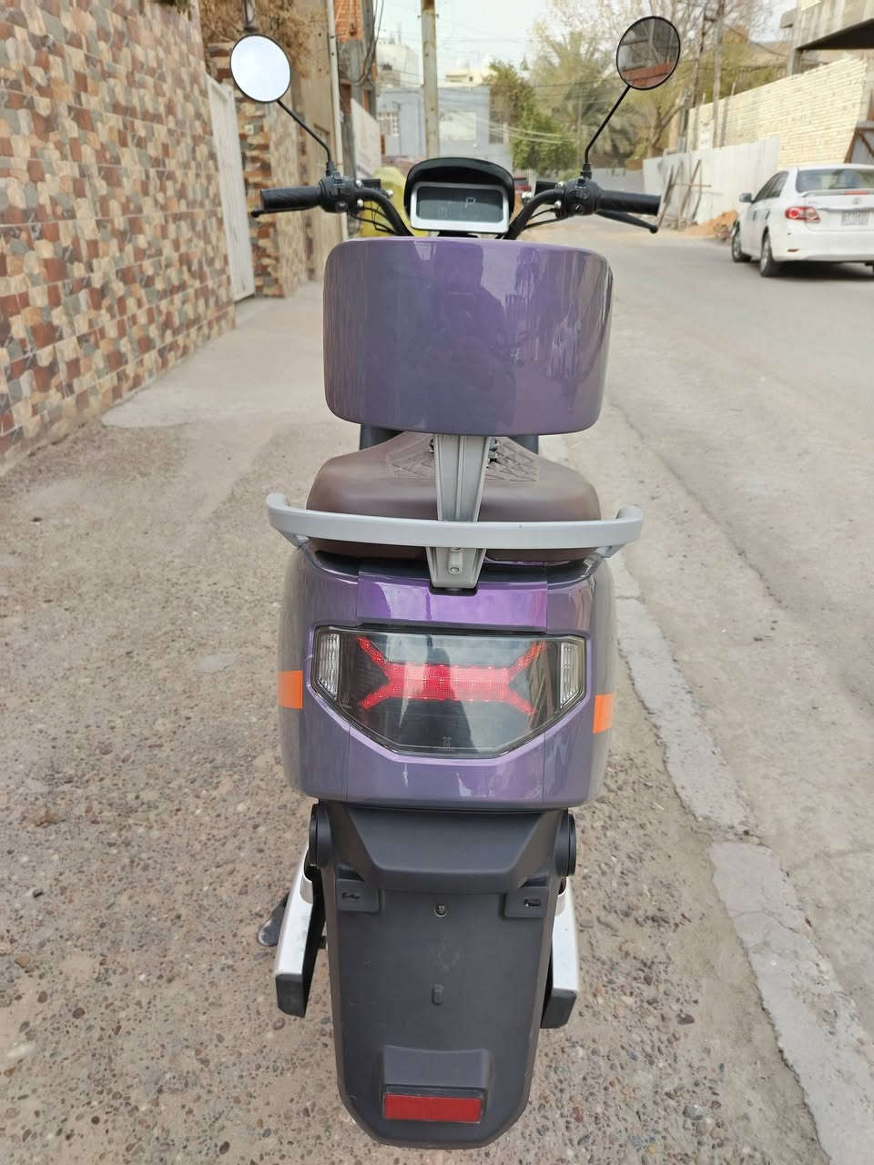 السلام عليكم دراجه شحن سكنس لون مميز استخدام قليل ماشيه ٧٠٠ فقط يعني حالها حال الزيرو تجي فول مواصفات..
ملف 1500.
بطاريات كبار دبل عدد 6.
تمشيك مسافه بحدود ٥٠ كم.
مكاني جادريه.
السعر ٦٥٠ الف مع هديه خوذه وجادر. 
***********
